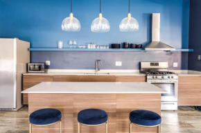 Beautifully Remodeled Second Floor Flat in River North with Private Rooftop - 2S